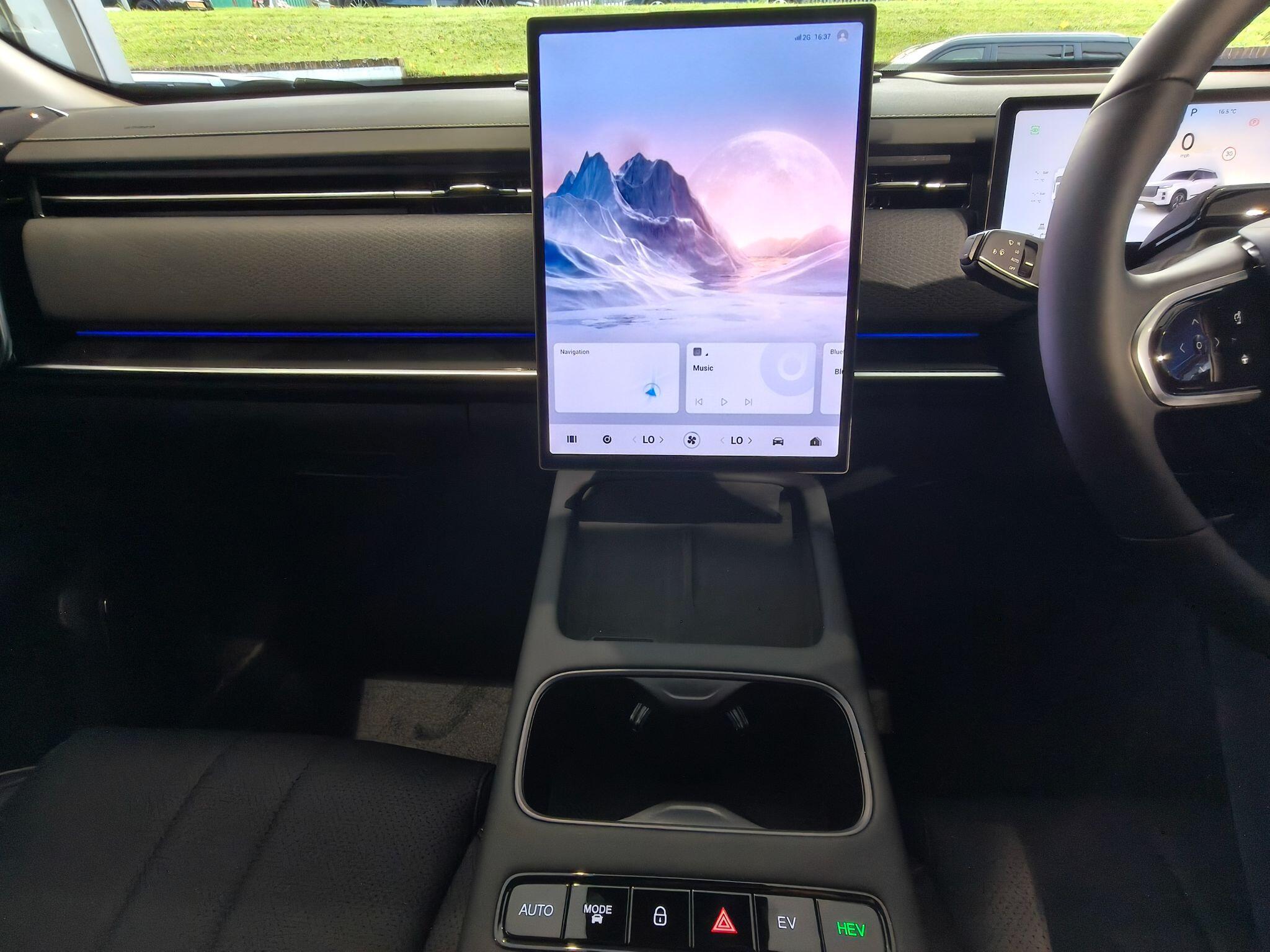Large vehicle image